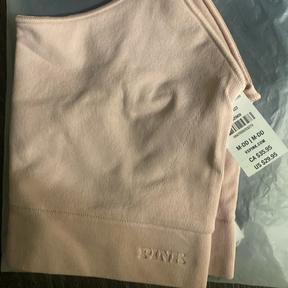 PINK
SEAMLESS SCOOP SPORTS BRA